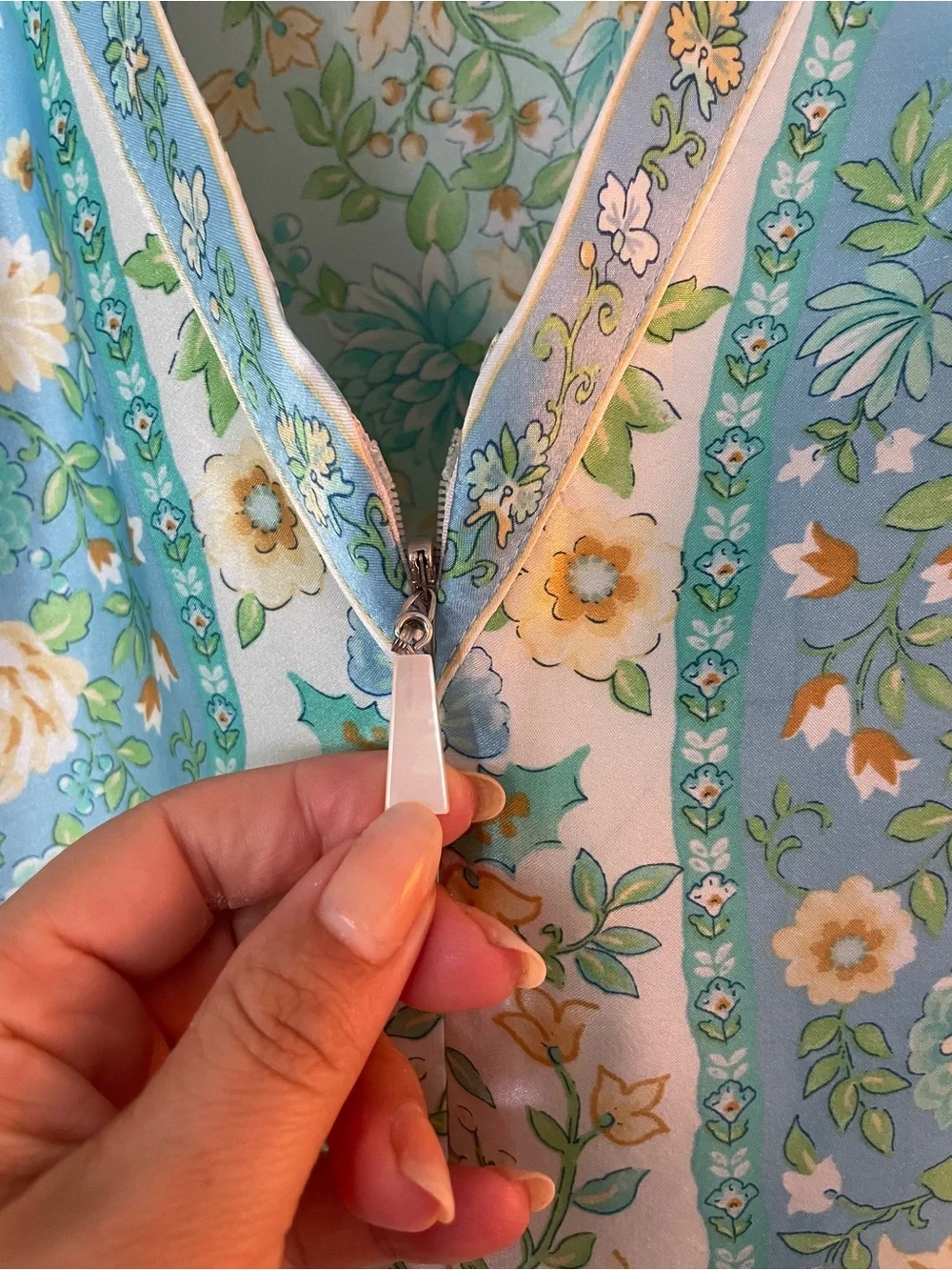 Oscar de la Renta Light Blue Floral Kaftan - Picture 4 of 5